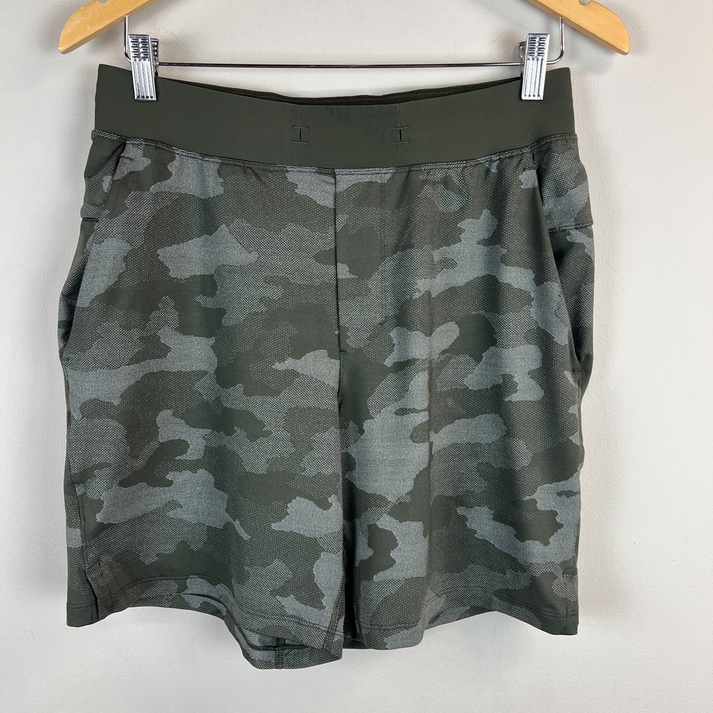 Lululemon T.H.E. Shorts 7" Mens Medium Linerless Mesh Camo Max Dark Olive Active